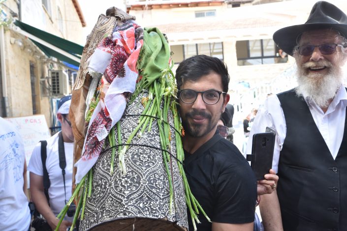 שירים וריקודים בסמטאות צפת