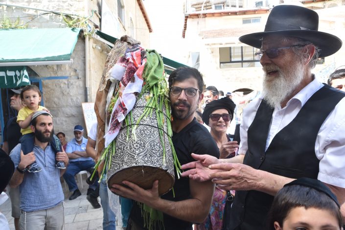 שירים וריקודים בסמטאות צפת