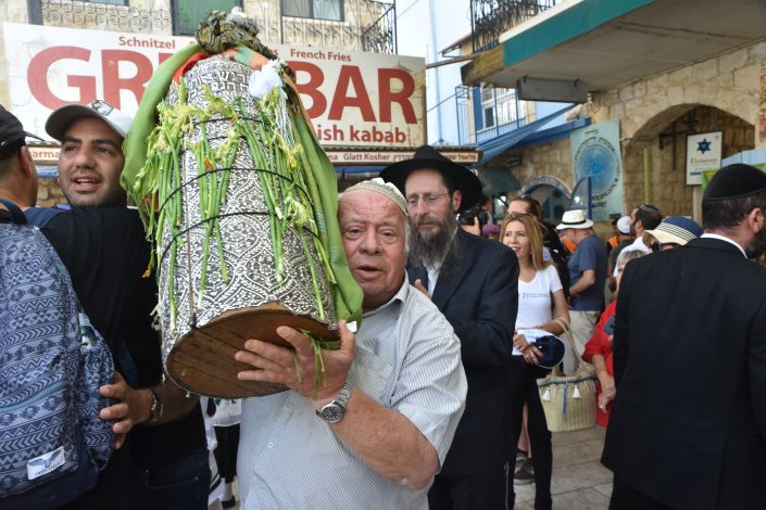 שירים וריקודים בסמטאות צפת