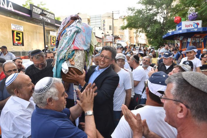 שירים וריקודים בסמטאות צפת